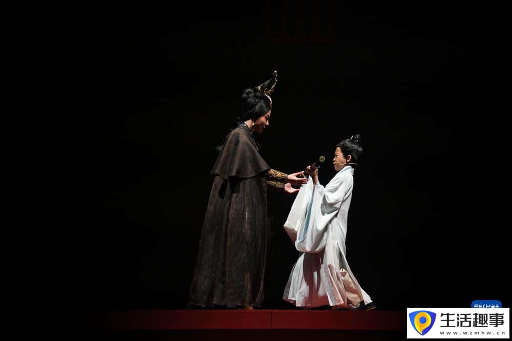《西汉有戏·辛追的家宴》在长沙演出(图1) 《西汉有戏·辛追的家宴》在长沙演出(图1)